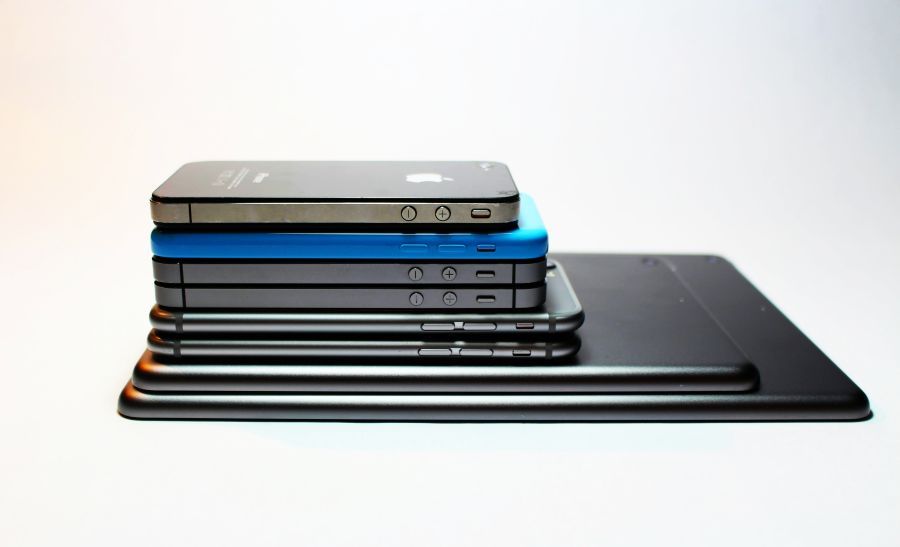 Έσοδα ρεκόρ 100 δισ. δολαρίων για την αγορά smartphones: Η μάχη Apple-Samsung - FinanceNews.gr