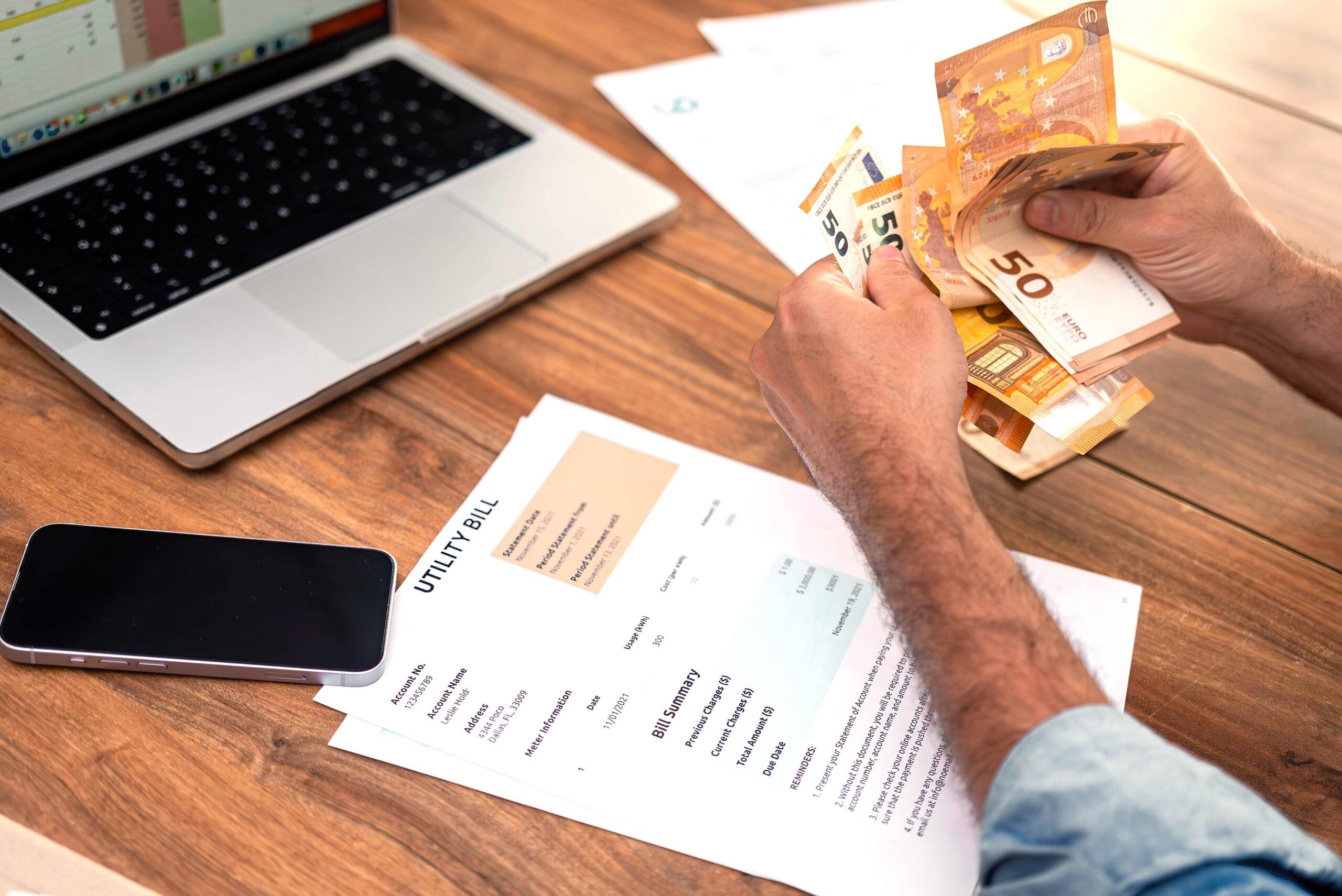 Μελέτη Eurobank: Πληρώνουμε υψηλούς φόρους για εισοδήματα που πλέον αξίζουν λιγότερο