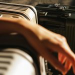 Το μακάβριο στιλιστικό μυστικό της βασιλικής οικογένειας: Τι κρύβεται πάντα στη βαλίτσα τους;