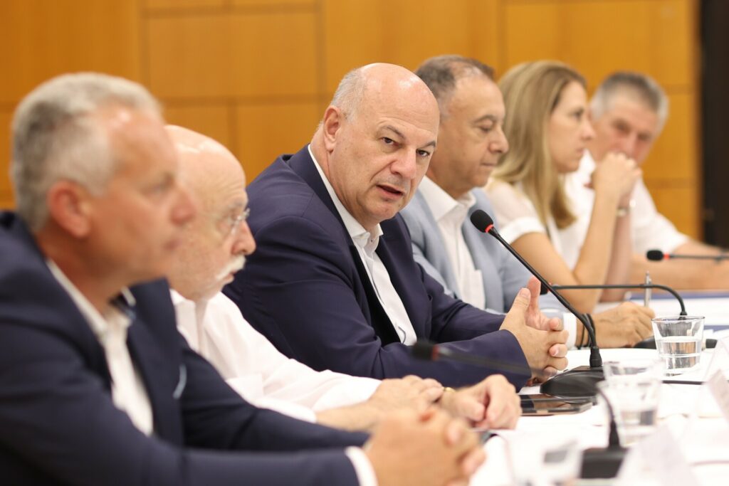 Θεσσαλία: Δρομολογούνται δύο μεγάλα αρδευτικά έργα – Υπογράφηκαν οι συμβάσεις - FinanceNews.gr