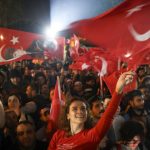 Οι αρχές της Τουρκίας συνέλαβαν 13 άτομα σε νέα έρευνα για διαφθορά – Αντιμέτωπο με σκληρές διώξεις το CHP