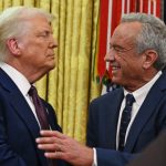 Ο Trump στηρίζει τον Υπουργό Υγείας Robert F. Kennedy Jr στην πολιτική του για τα εμβόλια