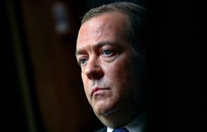 Ξέσπασμα Medvedev: Ανοησίες οι εγγυήσεις ασφαλείας στην Ουκρανία, ηλίθιος ο Βρετανός ΥΠΕΞ