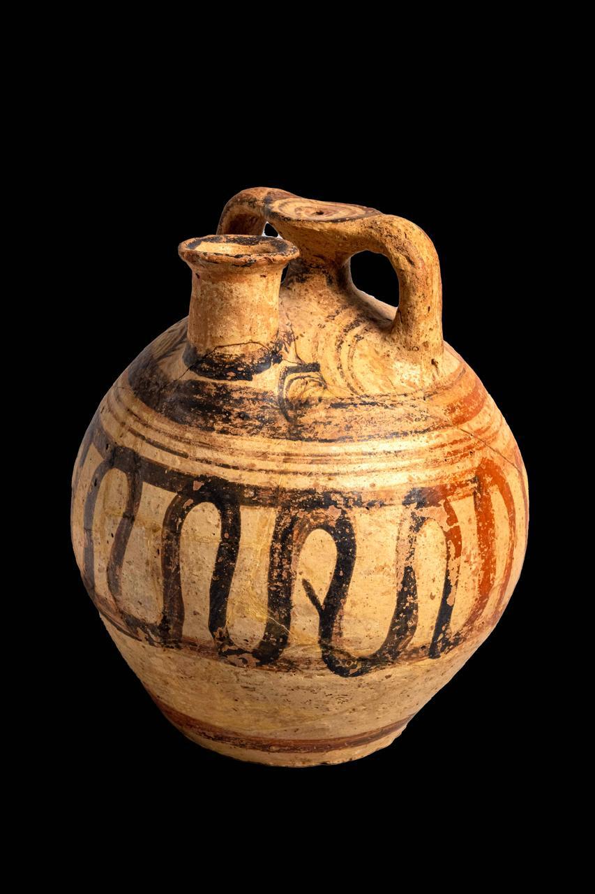 Μινωικός ψευδόστομος αμφορέας. Ύψος 20,32 εκ. Υστερομινωική ΙΙΙΒ περίοδος (1300-1100 π.Χ.).