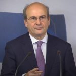 Χατζηδάκης: Η αύξηση των εισοδημάτων έρχεται με σοβαρές πολιτικές, όχι από θαυματοποιούς με λεφτόδεντρα
