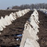 «Γραμμή Άμυνας» στήνουν οι χώρες της Βαλτικής - Τα Δόντια του Δράκου, οι αντιαρματικές τάφροι και οι πανάκριβες οχυρώσεις