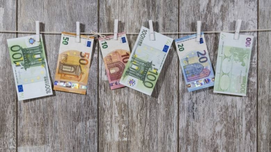 Σοκ - Πάνω από 200 ανώτεροι δημόσιοι υπάλληλοι ξέπλεναν μαύρο χρήμα μέσω στοιχηματικών εταιρειών