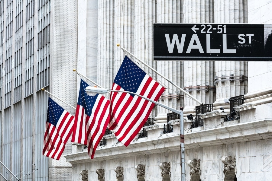 Ρεκόρ στη Wall Street μετά τη μείωση των επιτοκίων - Ράλι 25% στην Intel μετά την επένδυση της Nvidia