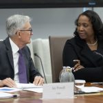 Η Fed ετοιμάζεται για μείωση επιτοκίων εν μέσω καταιγίδας - Νομικό θρίλερ για την καρατόμηση της Lisa Cook από τον Trump