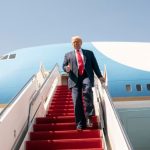 Τρόμος στον αέρα για τον Donald Trump - Αεροπλάνο λίγο έλειψε να συγκρουστεί με προεδρικό Air Force One