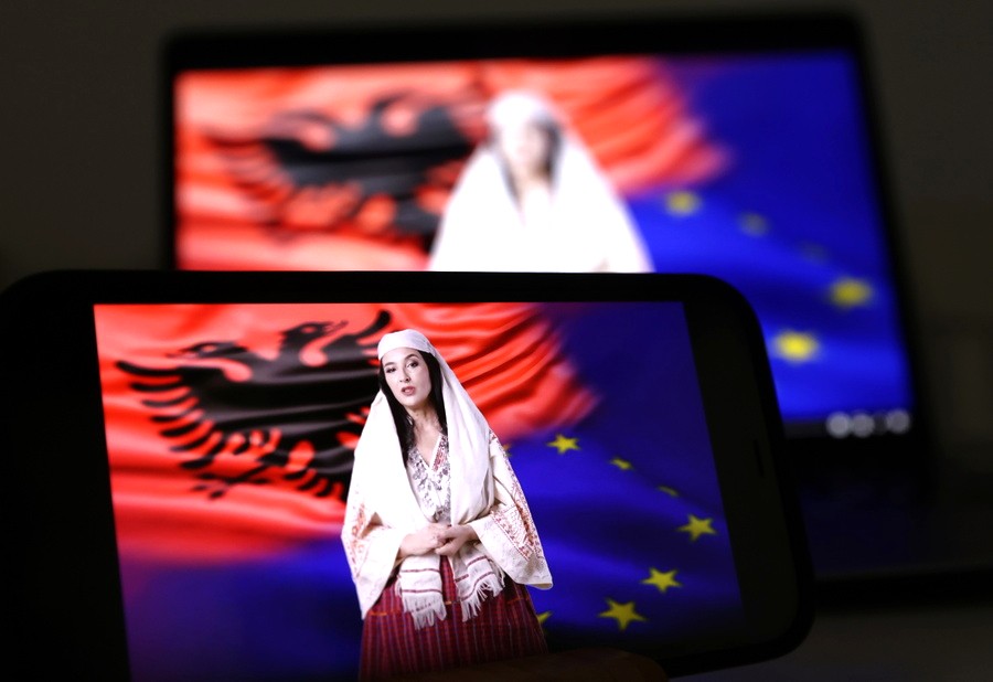 Diella, η υπουργός Τεχνητής Νοημοσύνης που δίχασε την Αλβανία: Βιβλία εκτοξεύτηκαν στη Βουλή - FinanceNews.gr