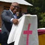 Ένα άστεγο παιδί ζήτησε φαγητό από έναν άγνωστο. Εκείνος του απάντησε με μια ερώτηση που του άλλαξε τη ζωή για πάντα