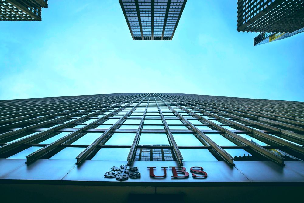 UBS: «Buy» για τις ελληνικές τράπεζες – Προτίμηση σε Eurobank και Πειραιώς - FinanceNews.gr
