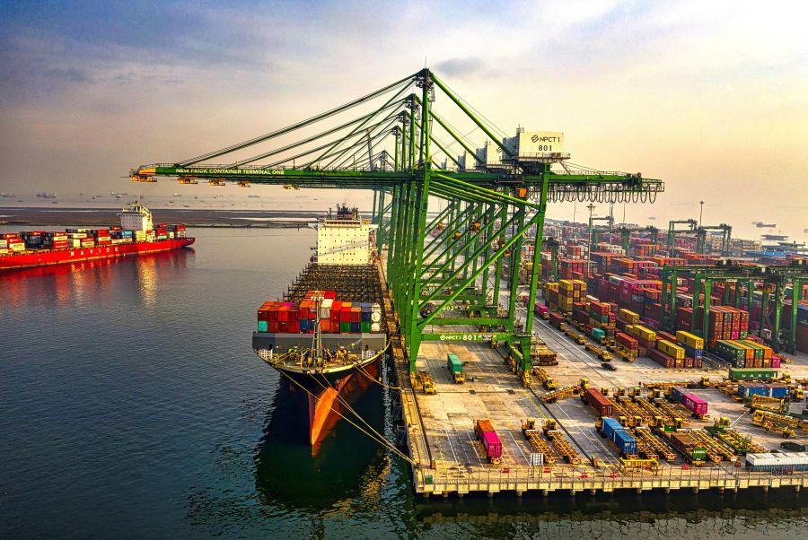 Νέο ρεκόρ στη διακίνηση containers: Ηγεμονία Ασίας, άλμα αυτοματοποίησης στην Ευρώπη - FinanceNews.gr