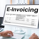 Η απόφαση για το χρονοδιάγραμμα εφαρμογής της υποχρεωτικής ηλεκτρονικής τιμολόγησης