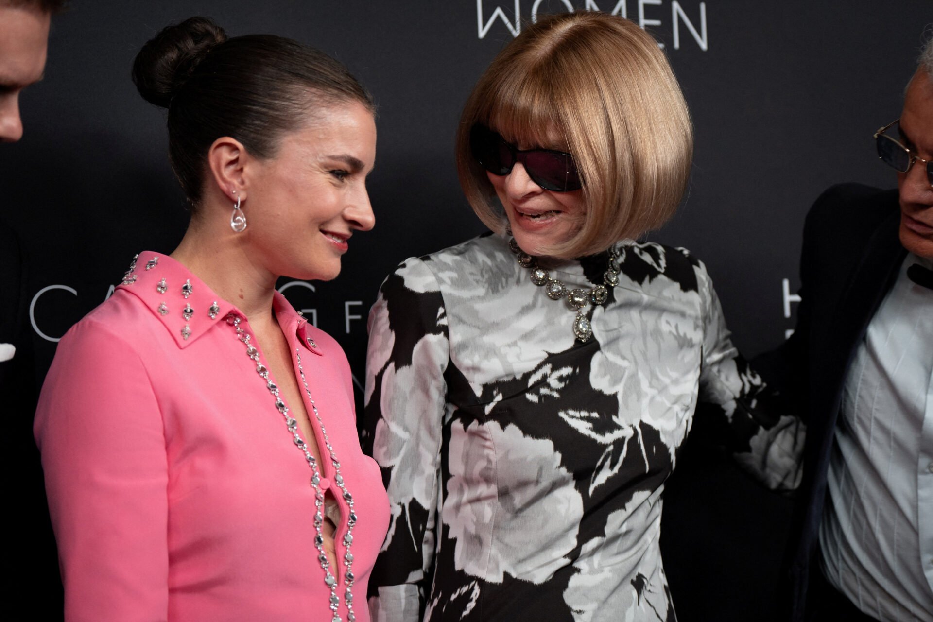 Η ιστορική απόφαση της Anna Wintour που άλλαξε για πάντα τη Vogue και τη μόδα