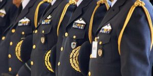 Ένστολοι: Πρώτη αύξηση στις αποδοχές τους από τον Οκτώβριο – Μεσοσταθμικά 1,5 έως 2 μισθούς μέσα στο 2025 - FinanceNews.gr