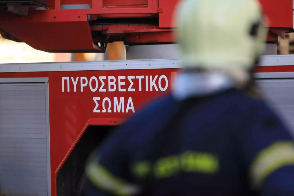 Υπό έλεγχο η φωτιά σε δεξαμενή επιχείρησης στον Ασπρόπυργο - FinanceNews.gr