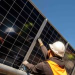 Νέα τάση στις ανανεώσιμες: Γιατί οι μικροί παραγωγοί βάζουν πωλητήριο στα πάρκα τους - FinanceNews.gr