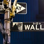 Wall Street: Μαύρη μέρα για τους δείκτες αλλά η AI γράφει ιστορία με deal $10 δισ. - FinanceNews.gr