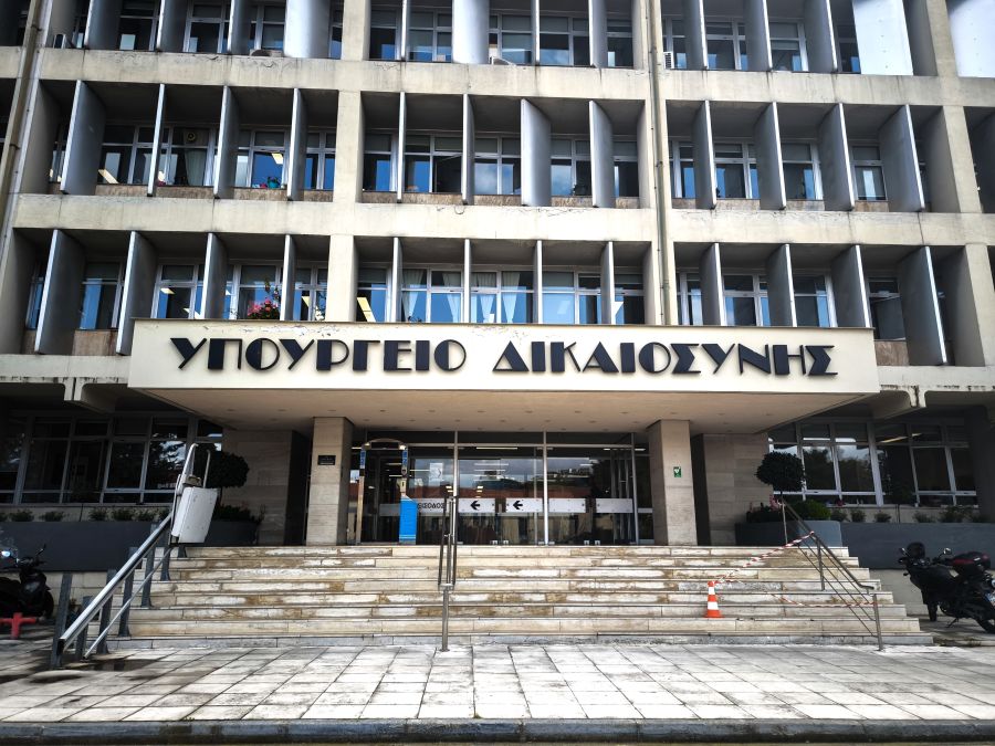 Όλα όσα αλλάζουν στις διαθήκες και τις κληρονομιές: Το νέο νομικό πλαίσιο - FinanceNews.gr