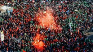 Βέλγιο: Πάνω από 100.000 διαδηλωτές «βούλιαξαν» τις Βρυξέλλες κατά των μέτρων λιτότητας - Παρέλυσαν οι πτήσεις