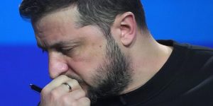 Bloomberg: Ο Zelensky ετοιμάζει λίστα με υποσχέσεις προς τον Trump… για να αποκτήσει όπλα