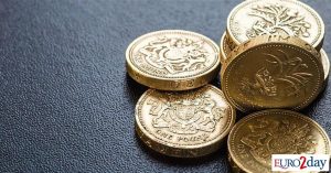 Χαμηλό δυόμισι μηνών για τη στερλίνα