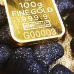 Fed και εμπόριο πιέζουν τον χρυσό: Η αγορά «διορθώνει» μετά το ιστορικό ράλι - FinanceNews.gr