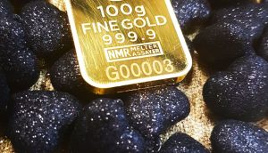 Fed και εμπόριο πιέζουν τον χρυσό: Η αγορά «διορθώνει» μετά το ιστορικό ράλι - FinanceNews.gr