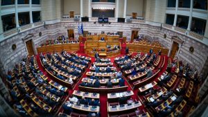 Ψηφίστηκε ο «χρονοκόφτης» στη Βουλή - Τι προβλέπουν οι τροποποιήσεις