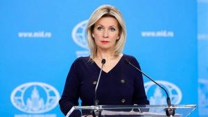 Ρώσικο «ράπισμα» στη Γαλλία: Η Zakharova εξευτέλισε τον Macron – Η απάντηση του Κρεμλίνου που σόκαρε τη Δύση