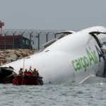 Τραγωδία με αεροσκάφος της Emirates SkyCargo - Προσέκρουσε σε όχημα εδάφους και κατέληξε στη θάλασσα, 2 νεκροί