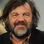 Εμίρ Κουστουρίτσα: Από τη Woke ατζέντα στον COVID – Προειδοποιήσεις για χειραγώγηση