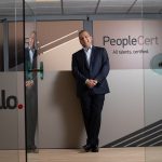 Εξαγορά μαμούθ 185 εκατ. ευρώ από την ελληνική PeopleCert στη Μεγάλη Βρετανία: Αλλάζει ο χάρτης σε πιστοποιήσεις και εκπαίδευση - FinanceNews.gr