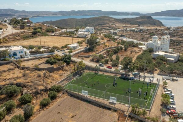 Νέο γήπεδο ποδοσφαίρου στην Τρυπητή Μήλου από τις Invel Real Estate και PRODEA