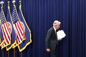 Κόκκινος συναγερμός στη Fed: Ο Πάουελ «ζυγίζει» πληθωρισμό, ύφεση και πολιτικές πιέσεις - FinanceNews.gr