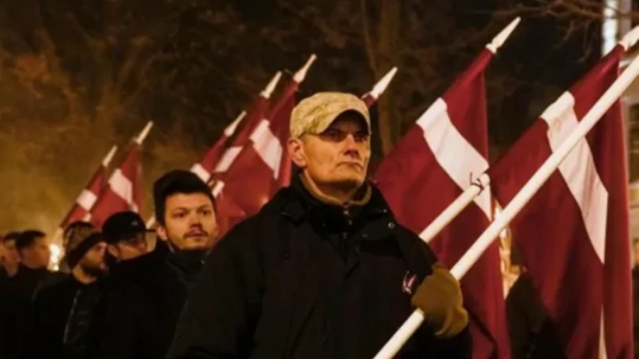 Ντροπή! Ρωσόφωνοι ηλικιωμένοι εκδιώκονται από τις χώρες της Βαλτικής, φεύγουν με τα πόδια