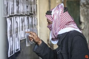 Αποκάλυψη Reuters: Το καθεστώς Άσαντ μετέφερε μυστικά μαζικό τάφο σε κρυφή τοποθεσία για να καλύψει τις δολοφονίες χιλιάδων Σύρων