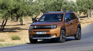 Δοκιμάζουμε το παιχνιδιάρικο Fiat Grande Panda Hybrid 110 PS