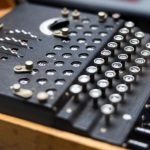 Μια μηχανή Enigma και μια σπάνια αριθμομηχανή του Pascal θα δημοπρατηθούν τον Νοέμβριο στο Παρίσι