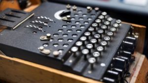 Μια μηχανή Enigma και μια σπάνια αριθμομηχανή του Pascal θα δημοπρατηθούν τον Νοέμβριο στο Παρίσι