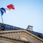 Δύο άνδρες υπό κράτηση για τη θεαματική κλοπή κοσμημάτων στο Λούβρο - FinanceNews.gr