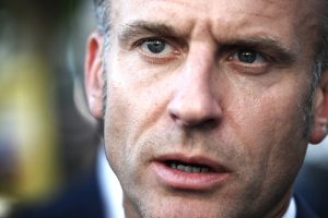 Μακρόν σε πολιτική πολιορκία: Πιέσεις για παραίτηση και πρόωρες εκλογές - FinanceNews.gr