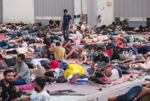 Πλεύρης - «Αποχωρήστε οικειοθελώς»: Νέο μέτρο ενημέρωσης για όσους διαμένουν παράνομα στη χώρα - FinanceNews.gr