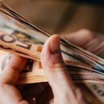 Ξεκινούν οι πληρωμές της οικονομικής ενίσχυσης σε συνταξιούχους και ευάλωτες ομάδες - FinanceNews.gr