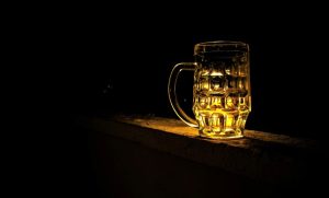 Η μπίρα «ξεθύμανε» το 2025: Πτώση πωλήσεων έως 4%, συγκρατημένες προσδοκίες για το 2026 - FinanceNews.gr