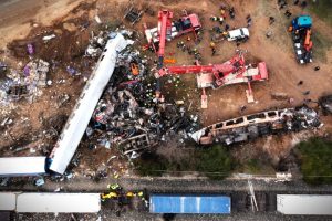 Τέμπη: Συγγενείς θύματος διεκδικούν 80 εκατ. από Bayer, Siemens και Hellenic Train - FinanceNews.gr