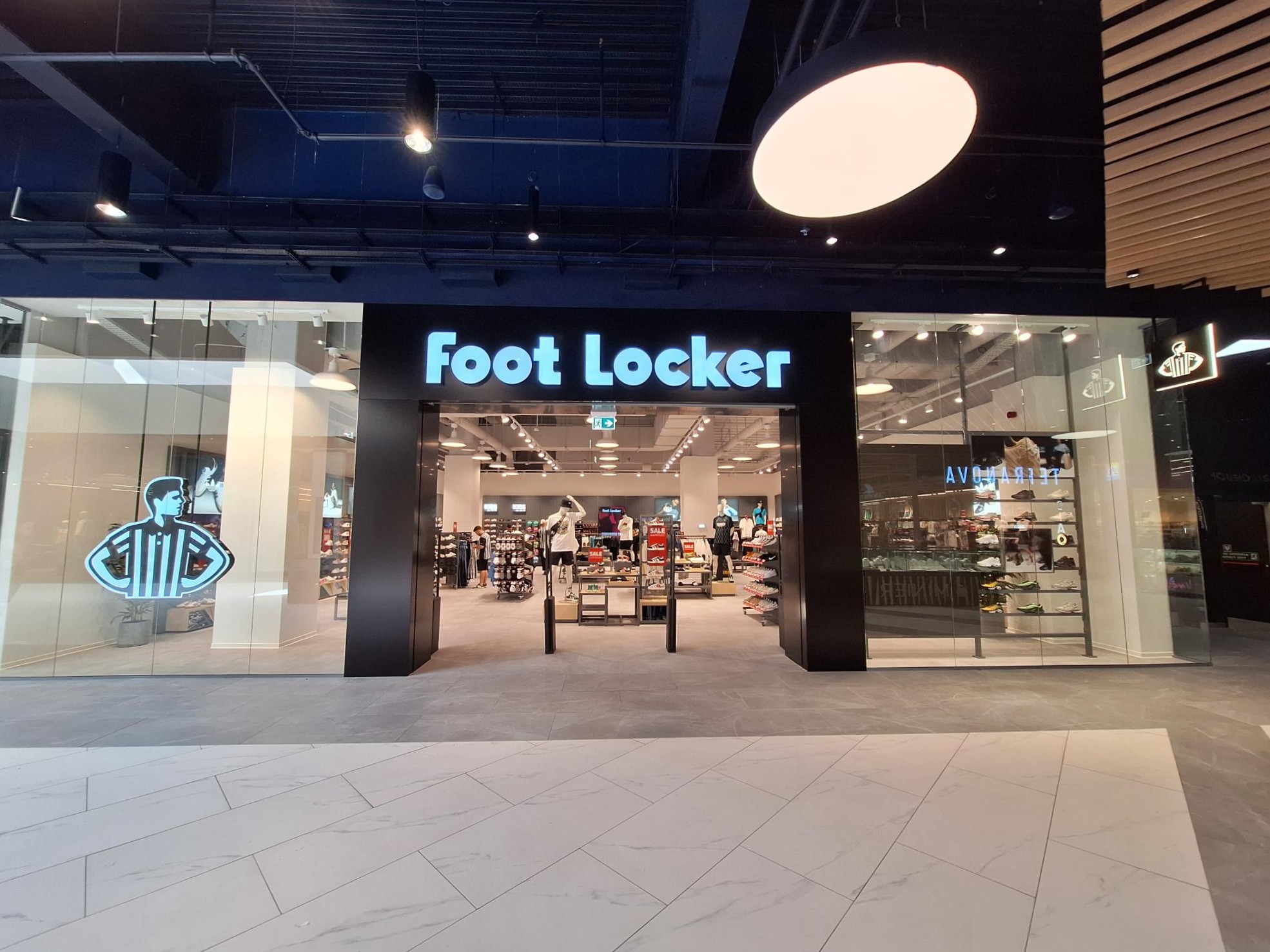 Ο όμιλος Fourlis επεκτείνει το δίκτυο της Foot Locker στην Ελλάδα και τη Ρουμανία