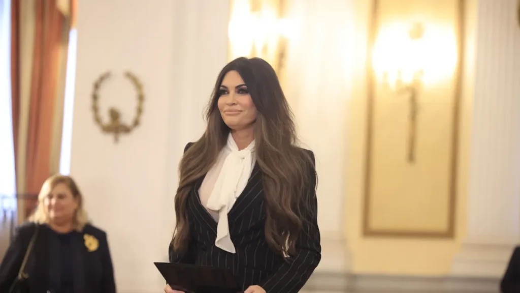 Θεοδωρικάκος – Γκίλφοϊλ στην Ελευσίνα: Τα αμερικανικά σχέδια για το λιμάνι - FinanceNews.gr